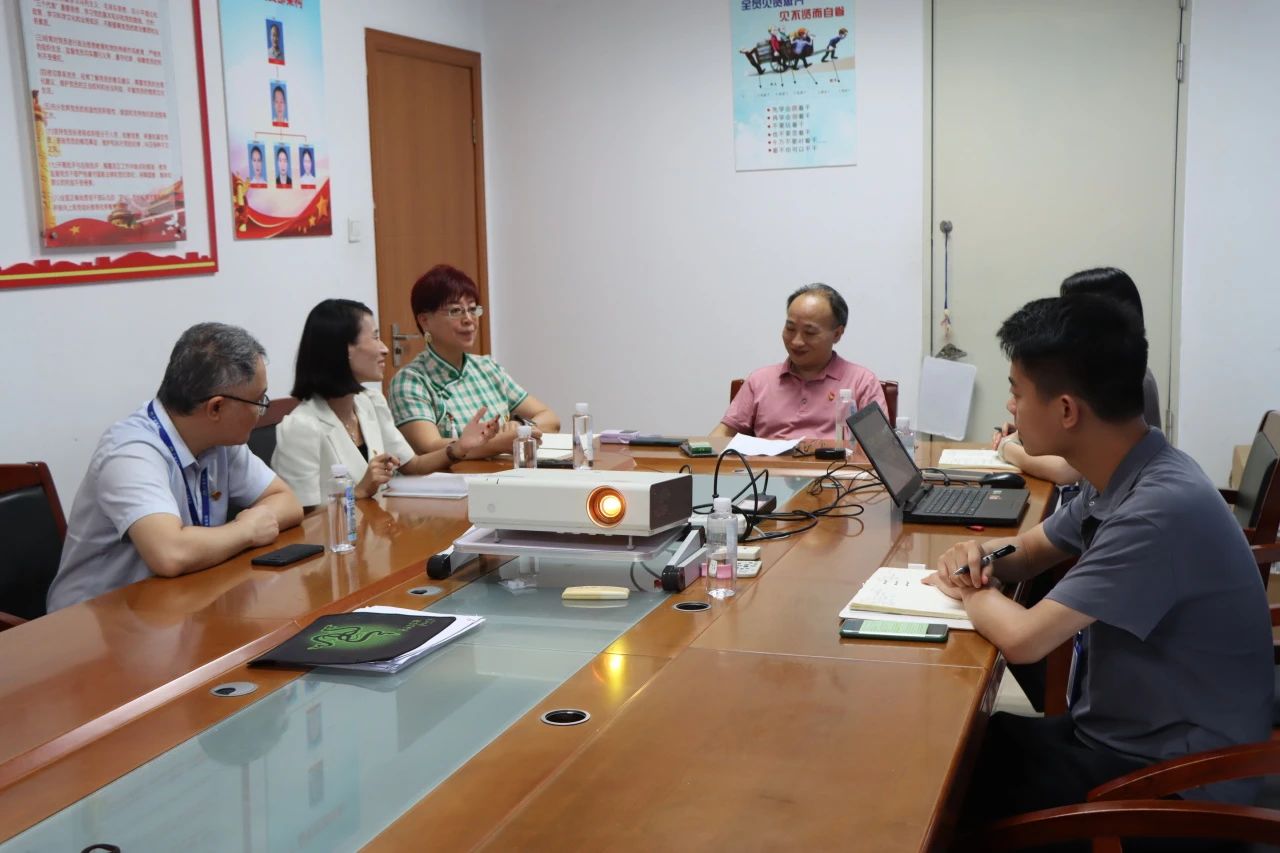 党旗飘扬，，，，，，共庆绚烂